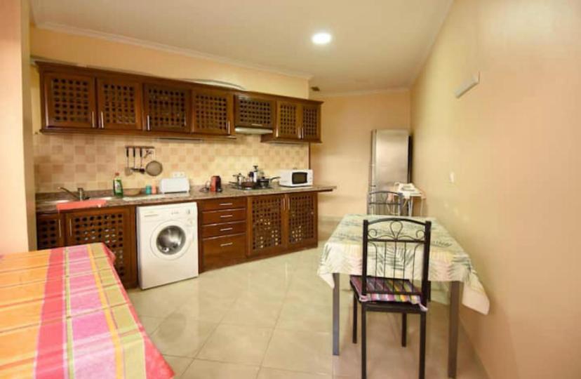 Appartement Elegant Et Climatise Au Centre Avec Terrasse - Proche Plage Et Attractions ! Tanger Eksteriør billede