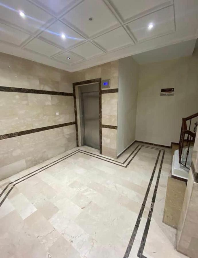Appartement Elegant Et Climatise Au Centre Avec Terrasse - Proche Plage Et Attractions ! Tanger Eksteriør billede